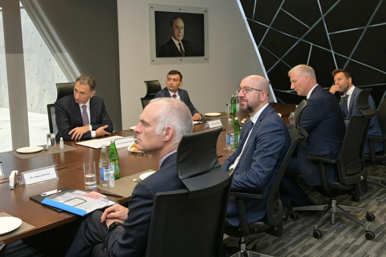 Президент Евросовета Шарль Мишель посетил Главный наземный центр управления спутниками «Азеркосмос»