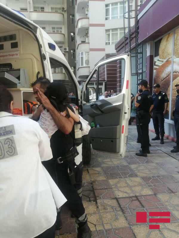 Пожар в многоэтажном доме в Баку
