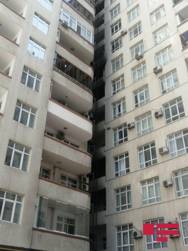 Пожар в многоэтажном доме в Баку