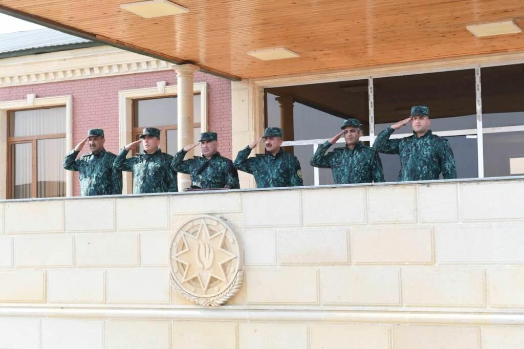 Группа военнослужащих, принимавших участие в Отечественной войне, уволена в запас