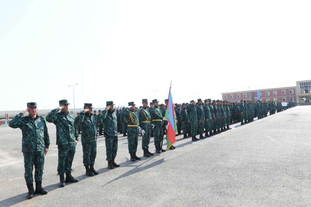 Группа военнослужащих, принимавших участие в Отечественной войне, уволена в запас