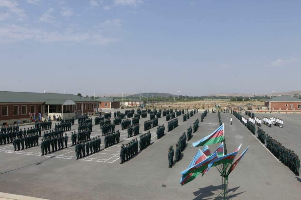 Группа военнослужащих, принимавших участие в Отечественной войне, уволена в запас