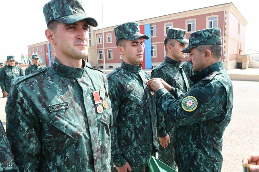 Группа военнослужащих, принимавших участие в Отечественной войне, уволена в запас
