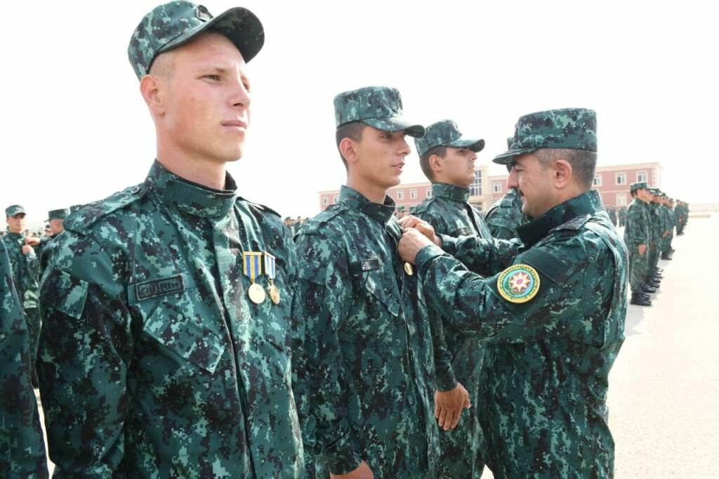 Группа военнослужащих, принимавших участие в Отечественной войне, уволена в запас