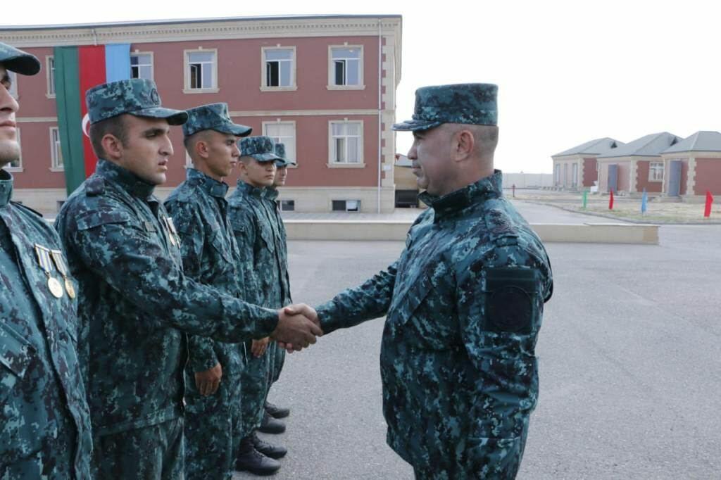 Группа военнослужащих, принимавших участие в Отечественной войне, уволена в запас