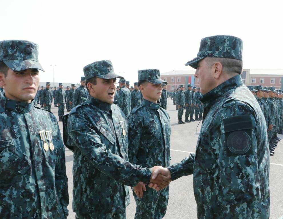 Группа военнослужащих, принимавших участие в Отечественной войне, уволена в запас