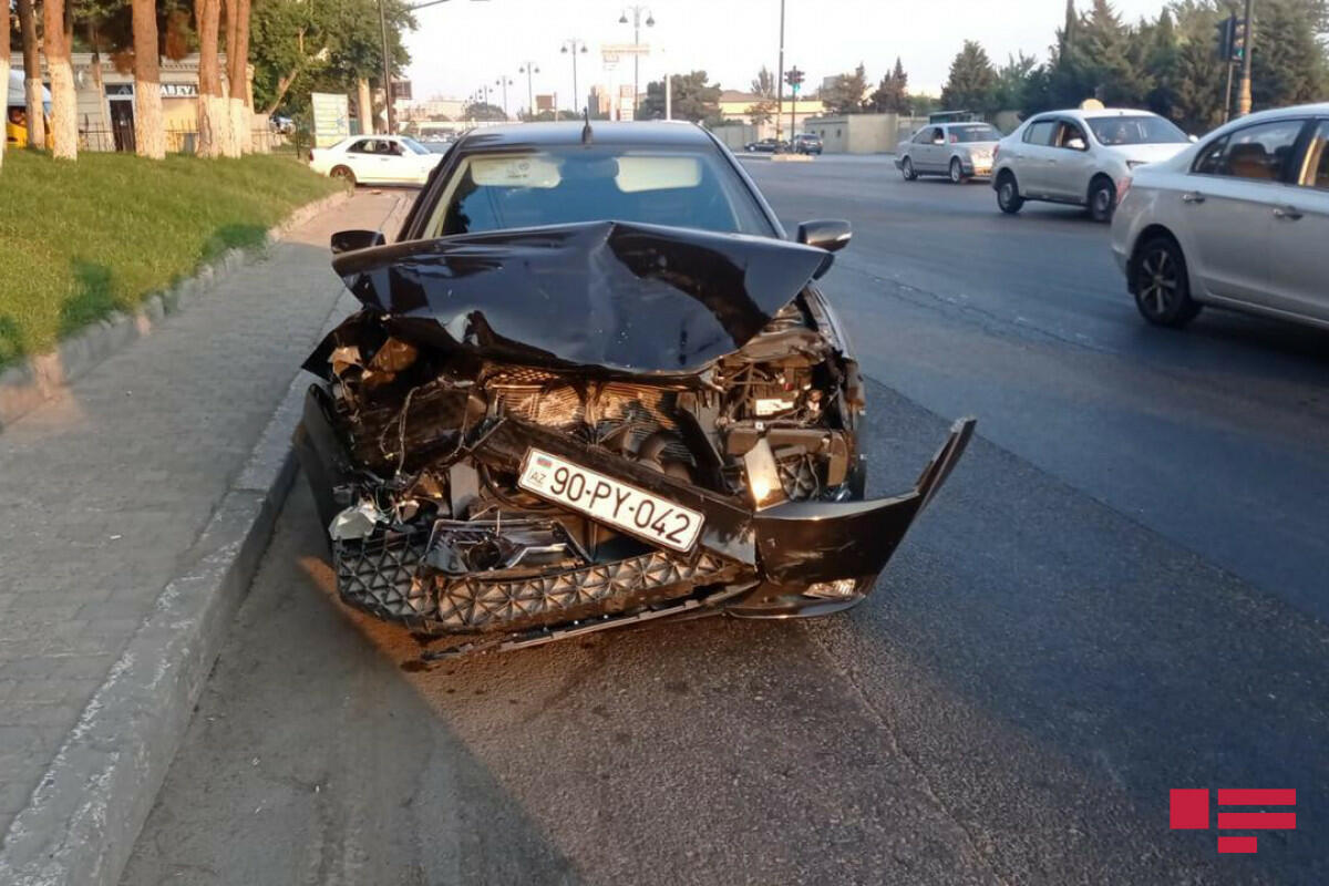 В Баку свадебный кортеж устроил крупное ДТП
