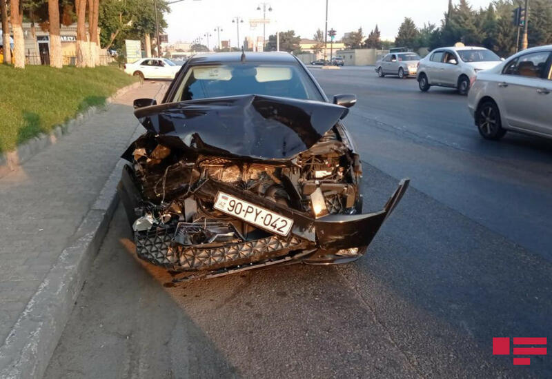 В Баку свадебный кортеж устроил крупное ДТП