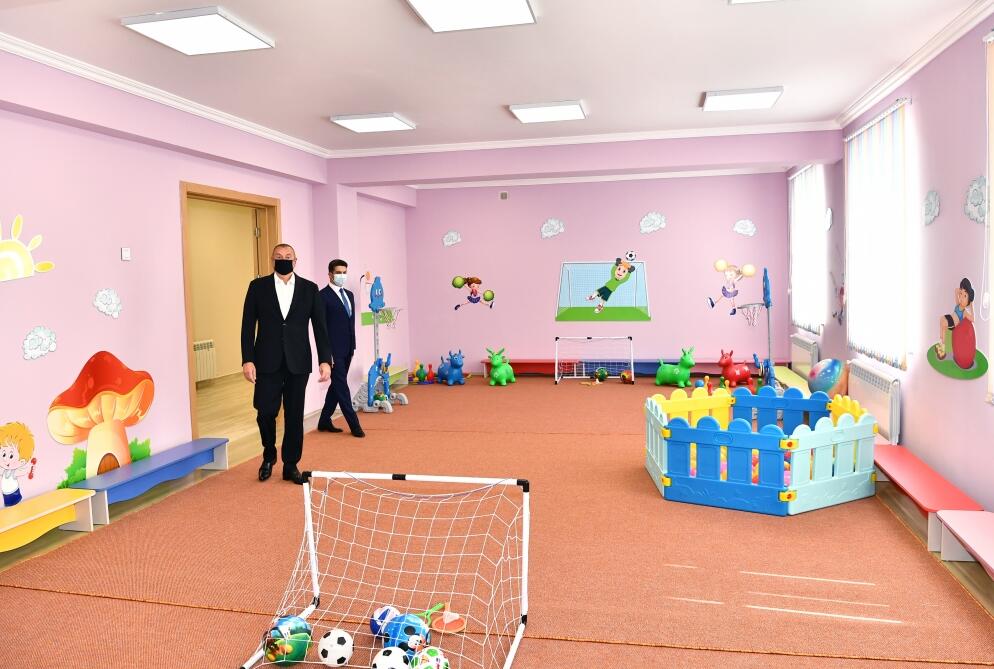 Президент Ильхам Алиев принял участие в сдаче в эксплуатацию детсада-яслей на 200 мест в Нафталане