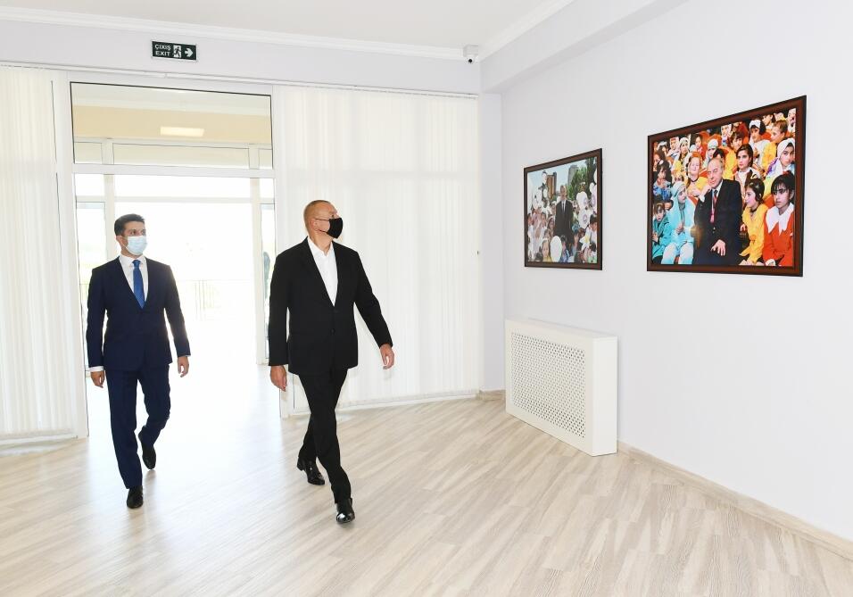 Президент Ильхам Алиев принял участие в сдаче в эксплуатацию детсада-яслей на 200 мест в Нафталане
