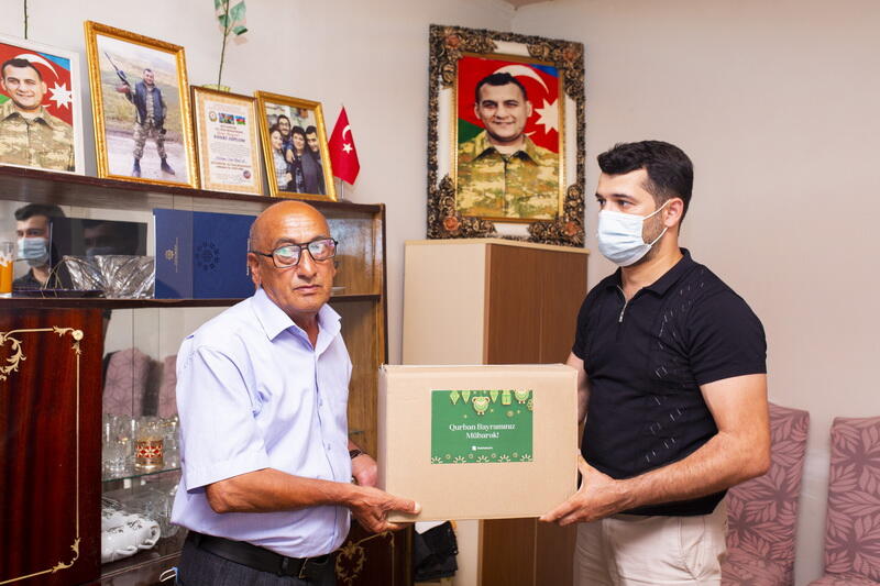 Rabitəbank şəhid ailələrinə Qurban sovqatları paylayıb