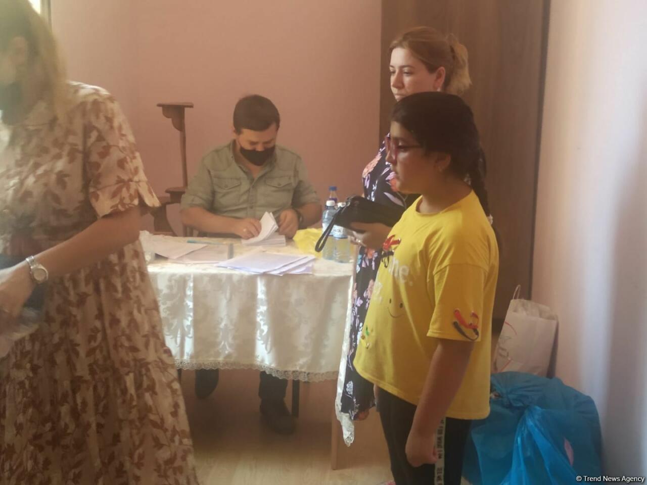 Deputat Sevil Mikayılovanın təşəbbüsü ilə Xudatda Qurban bayramı sovqatı paylanılıb