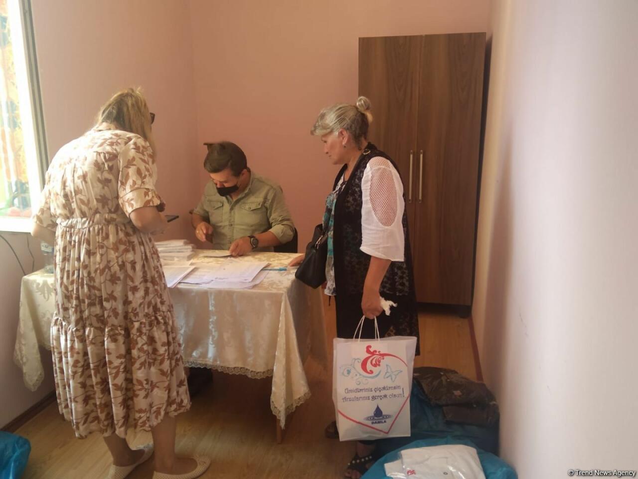 Deputat Sevil Mikayılovanın təşəbbüsü ilə Xudatda Qurban bayramı sovqatı paylanılıb