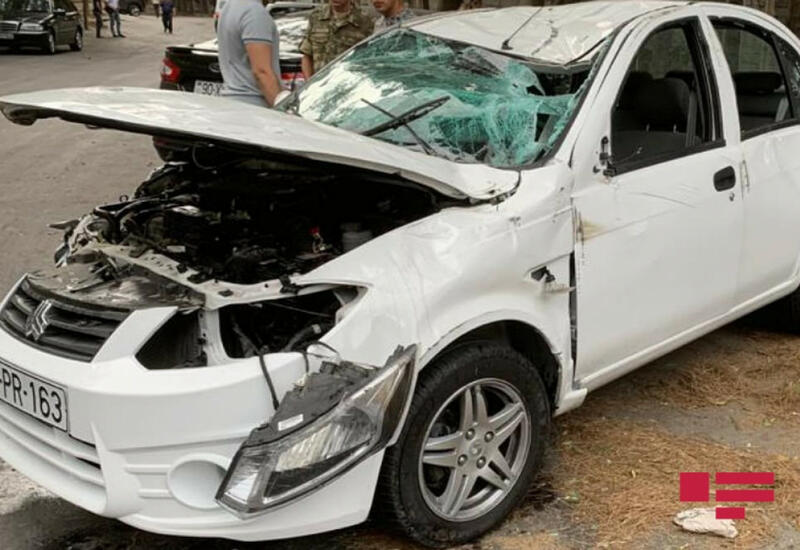 Bakıda iki avtomobil toqquşub, xəsarət alanlar var