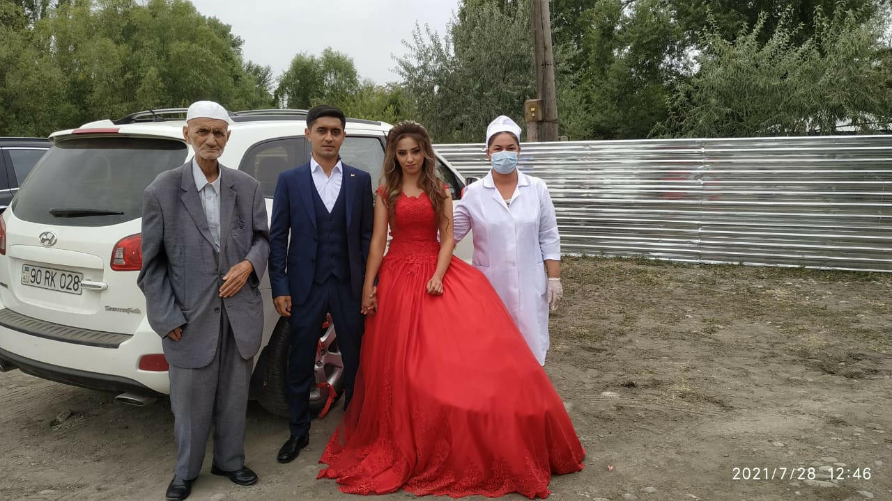 В Зардабе жениха и невесту не впустили на свадьбу