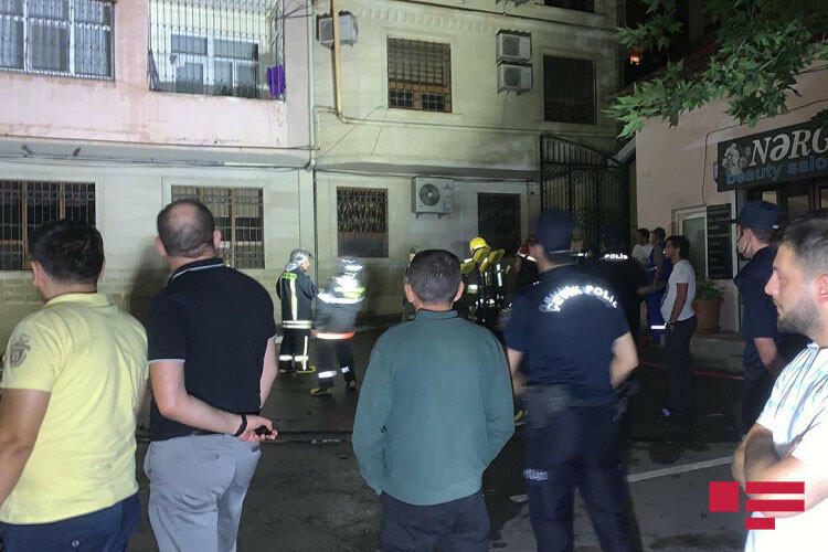 Пожар в многоэтажном здании в Баку