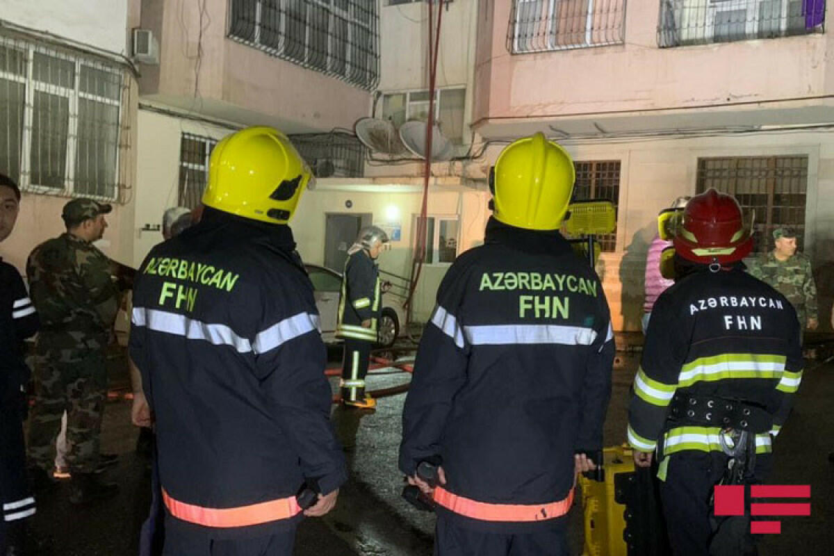 Пожар в многоэтажном здании в Баку