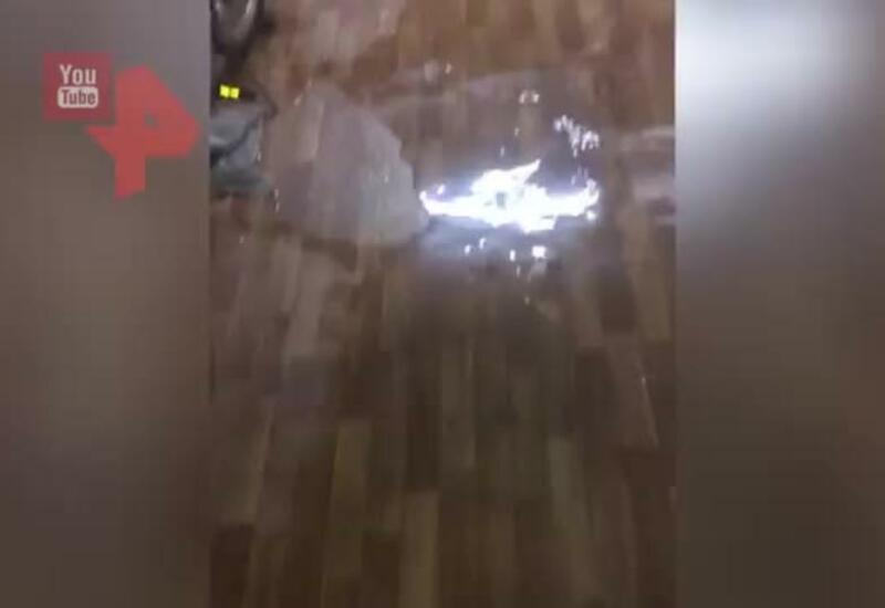 Дождевая вода затопила 16-этажный дом в Петербурге