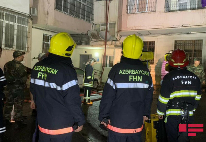Пожар в многоэтажном здании в Баку