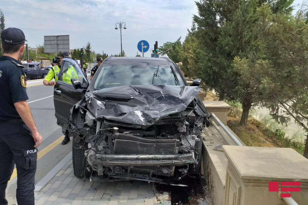 В Гаджигабуле столкнулись два автомобиля, много пострадавших