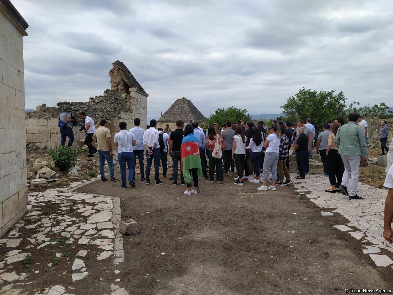 Организована поездка в Агдам азербайджанских выпускников зарубежных вузов