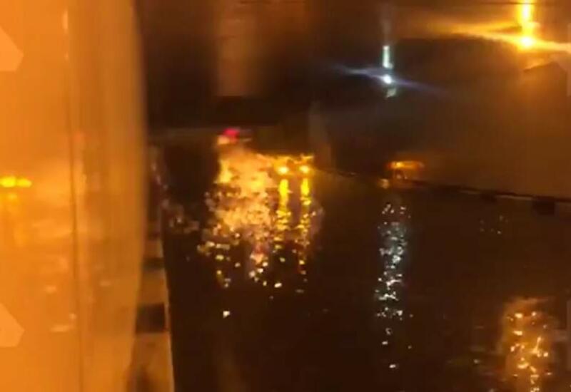 В Москве затопило тоннель, водители остались в западне