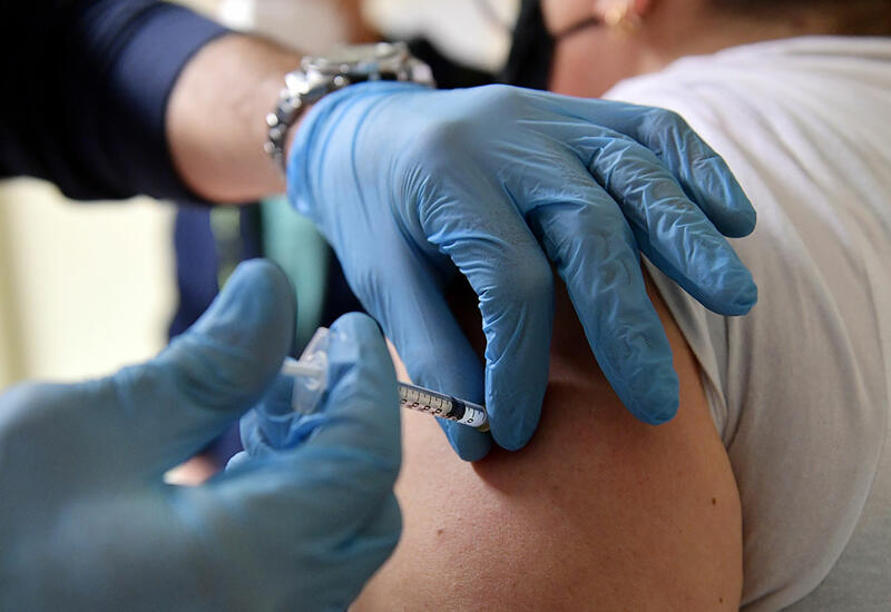 Вирусолог объяснил необходимость третьей дозы вакцины от COVID-19