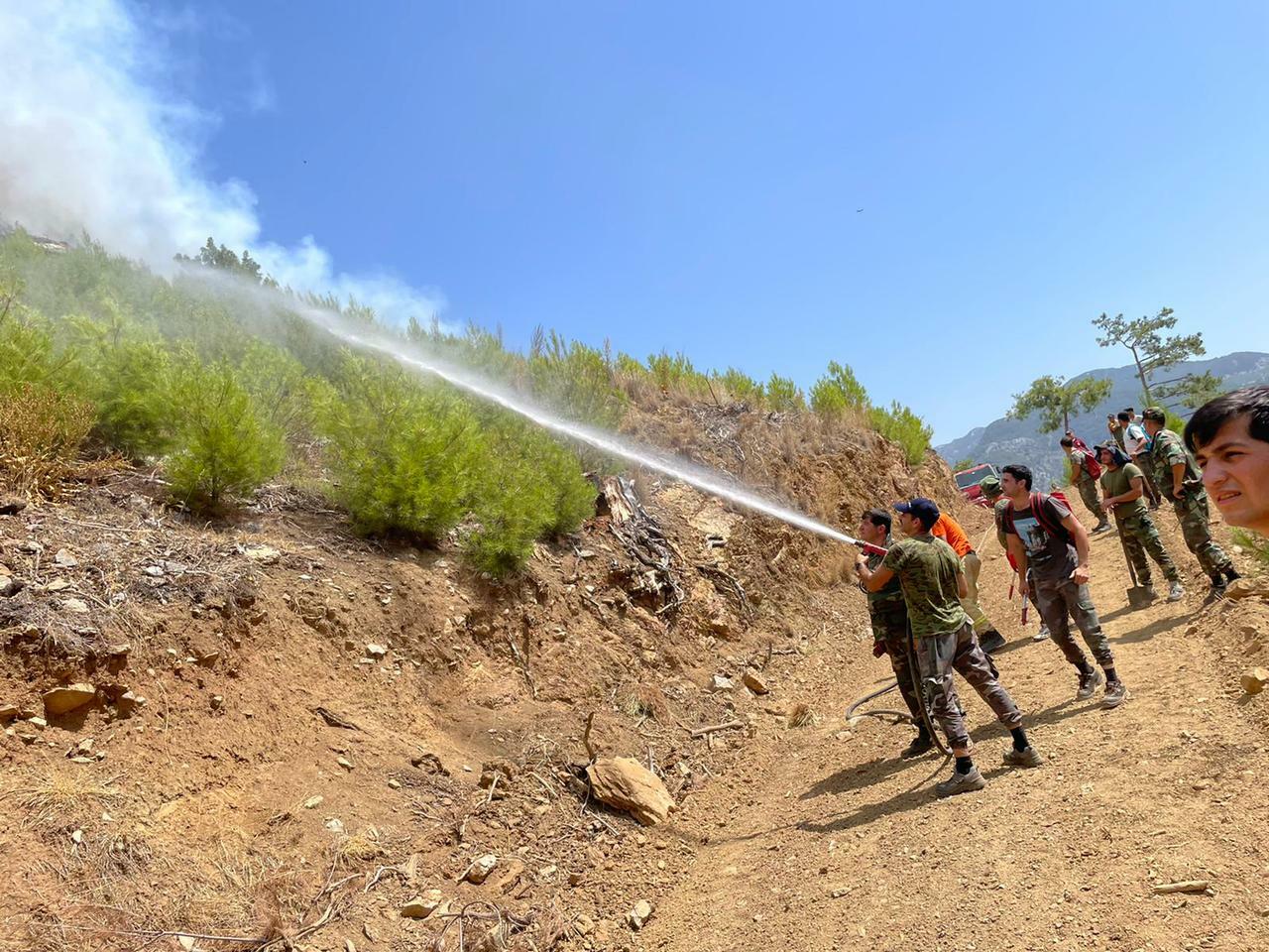 Азербайджанские пожарные локализовали крупные лесные пожары в Турции