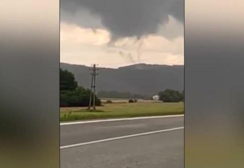 Мощный ураган сорвал крыши домов в Словакии