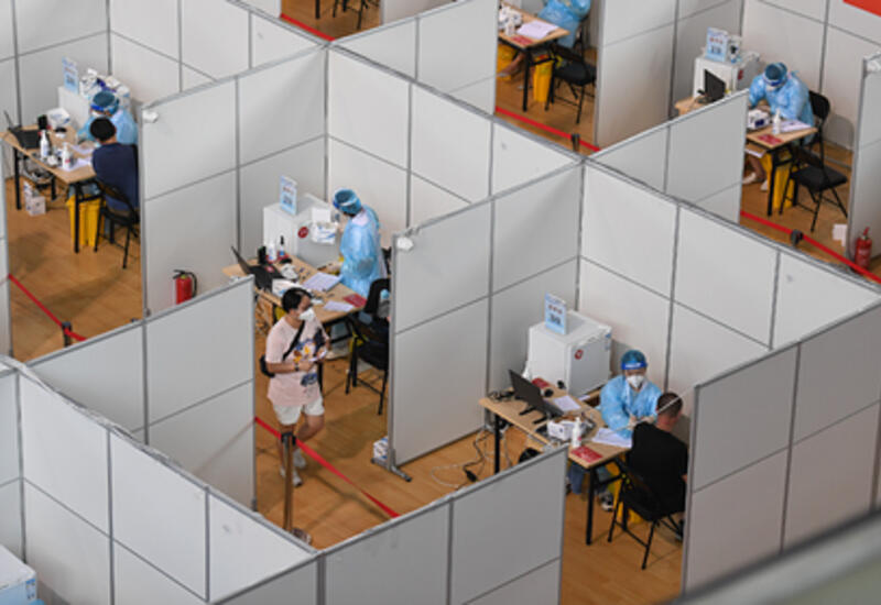 Азиатский врач заработал миллиард долларов на вакцинации от коронавируса