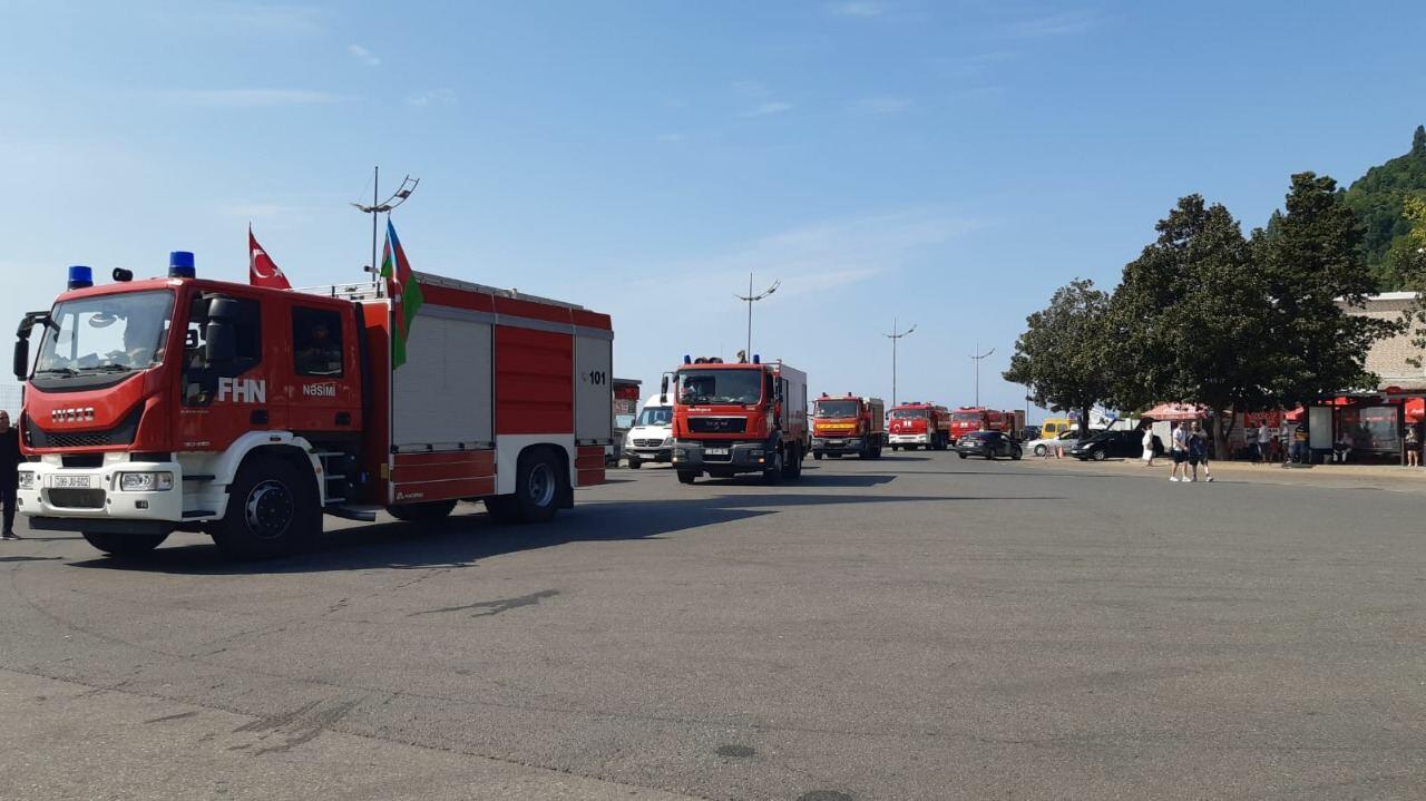 Третья группа пожарно-спасательных сил МЧС Азербайджана прибыла в Турцию