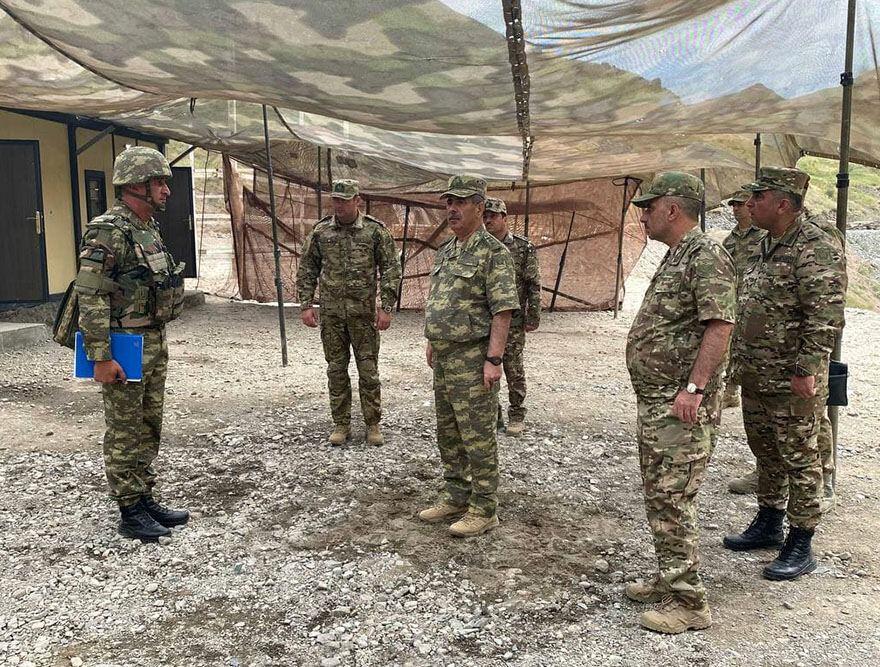 Закир Гасанов встретился с личным составом, несущим боевое дежурство в Кельбаджарском районе