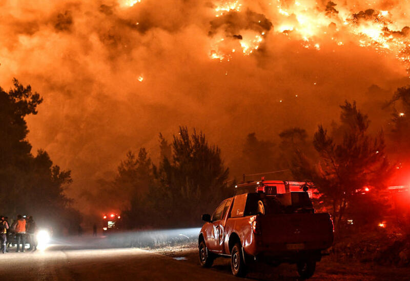 Греция горит третьи сутки подряд