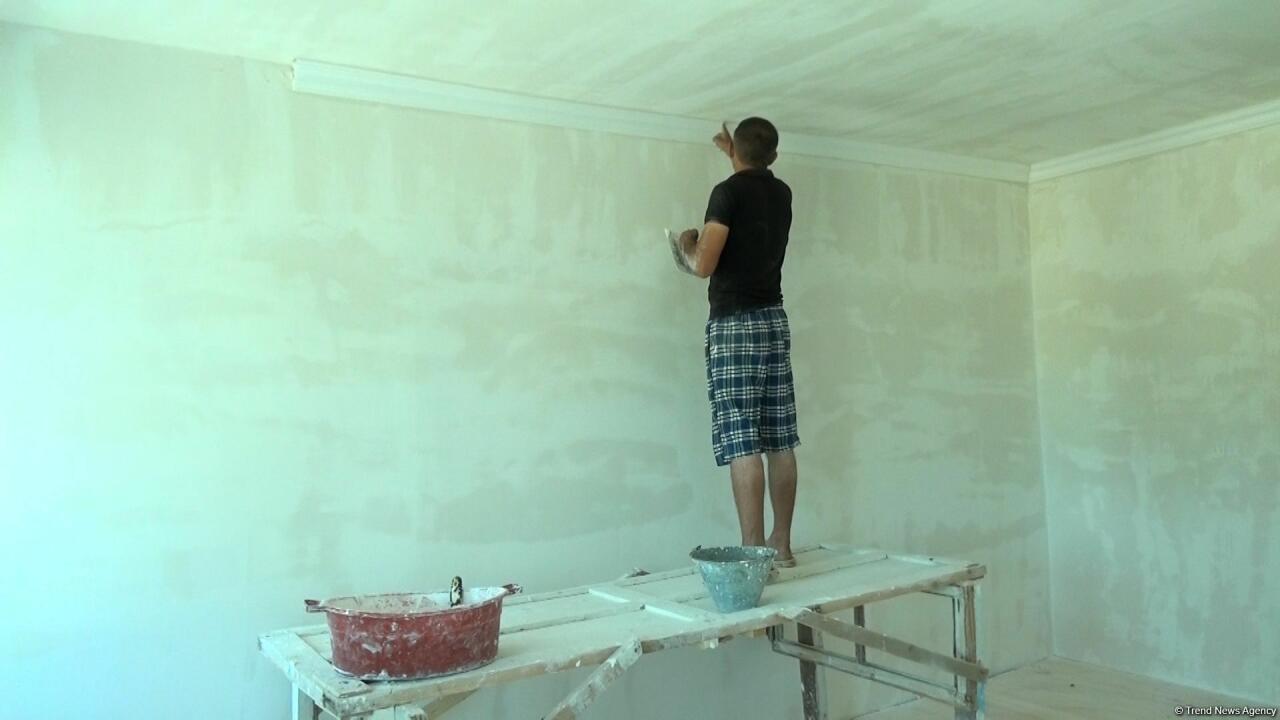 Разрушенные Арменией школы отстраиваются заново