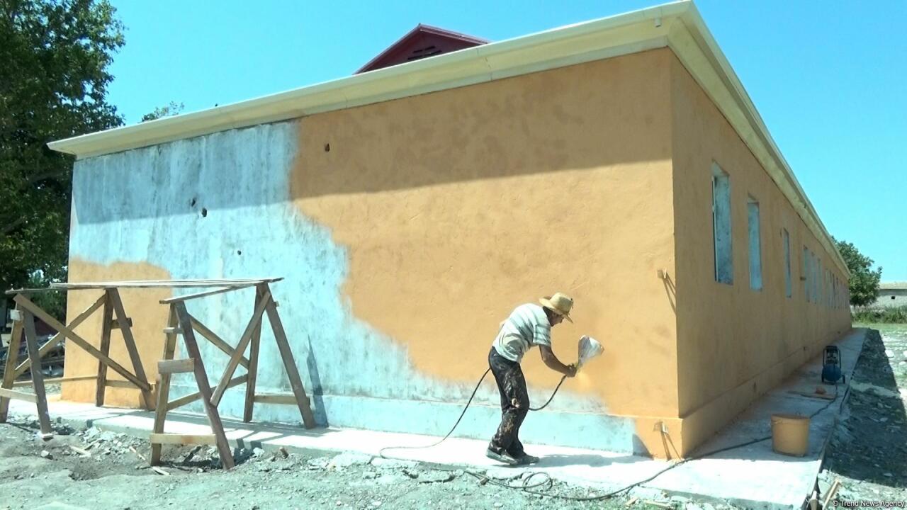 Разрушенные Арменией школы отстраиваются заново