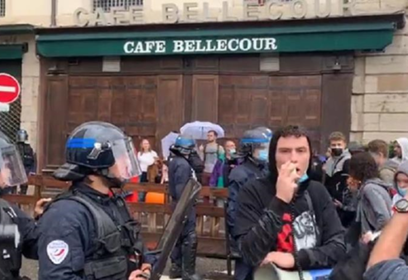 Во Франции продолжаются протесты против вакцинации