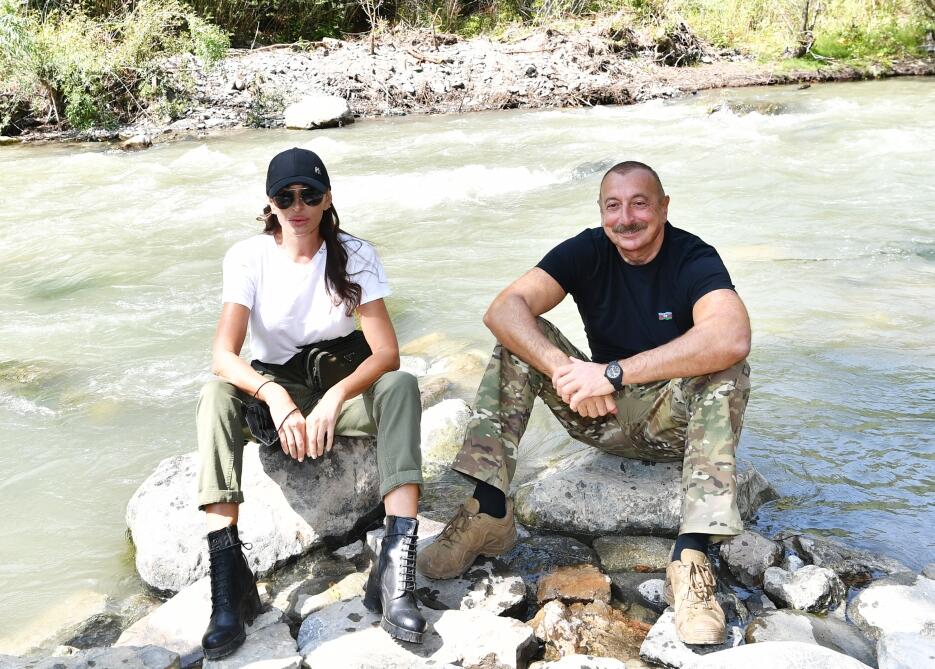 Prezident İlham Əliyev və Birinci xanım Mehriban Əliyeva Kəlbəcər və Laçın rayonlarında olublar