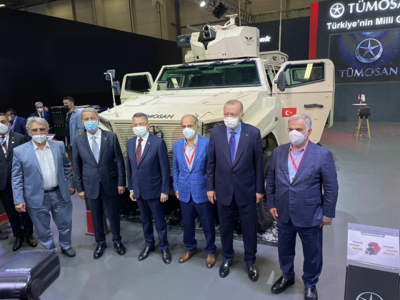 Türkiyə Prezidenti "IDEF 2021"də TÜMOSAN-nın hərbi maşını ilə yaxından maraqlanıb
