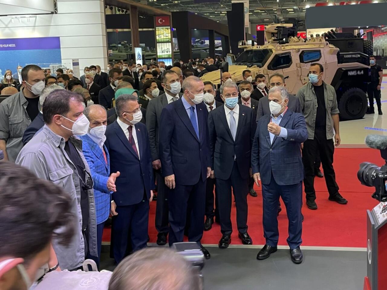 Türkiyə Prezidenti "IDEF 2021"də TÜMOSAN-nın hərbi maşını ilə yaxından maraqlanıb