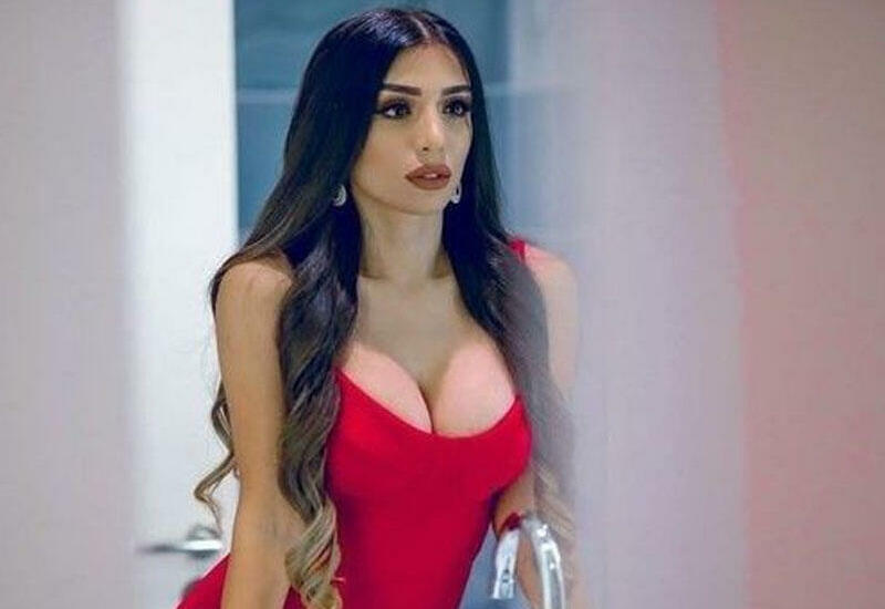 Rəna Ağamuradova kimin maşınının qabağında oynadı?