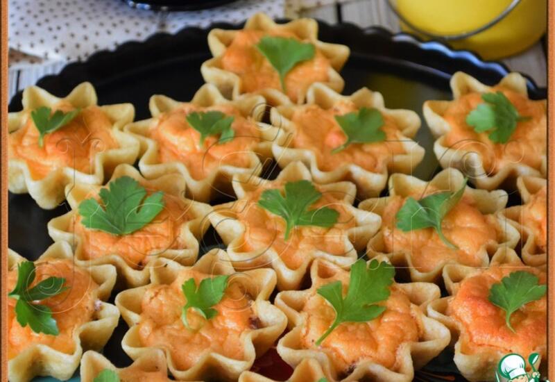 Тарталетки с паштетом из шпрот и сыра