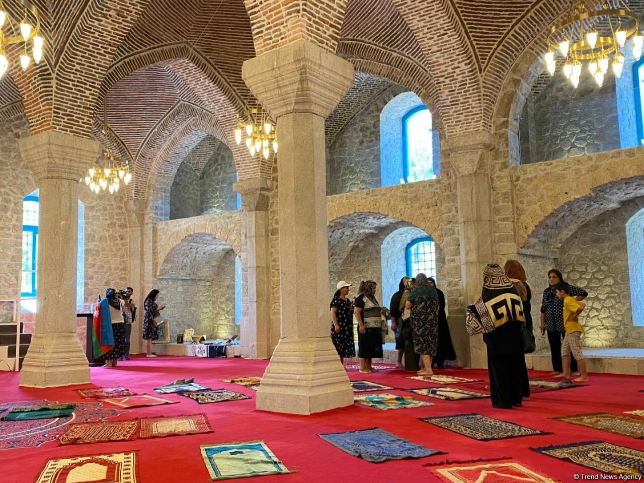 Şuşalılar Gövhər Ağa məscidində namaz qılıblar