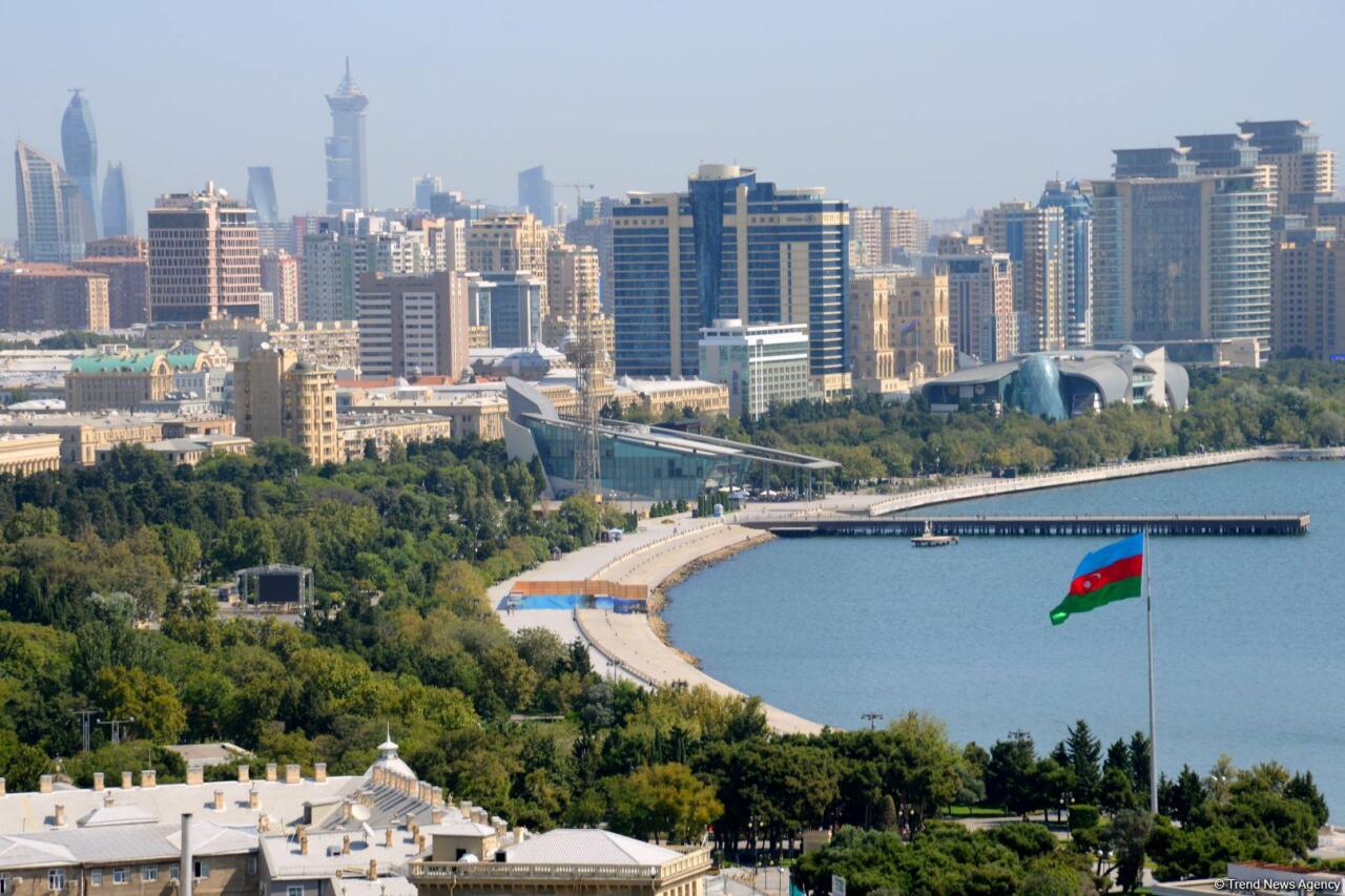 Баку: гармония старины и современности