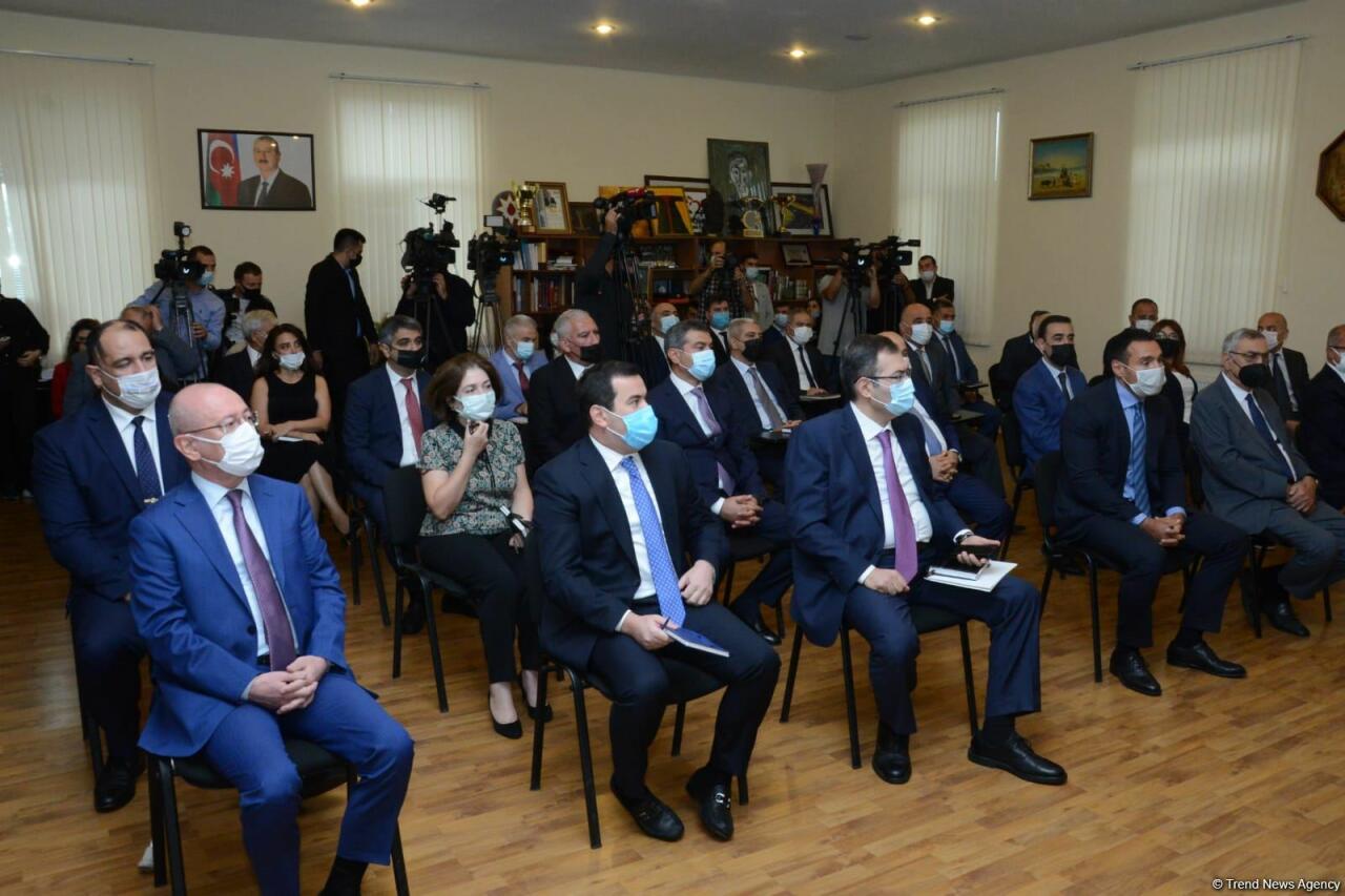Новый министр молодежи и спорта Фарид Гайыбов представлен коллективу