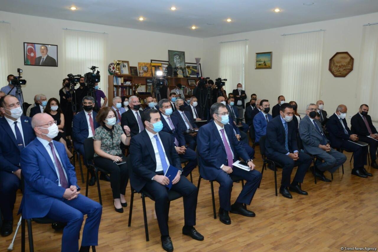 Новый министр молодежи и спорта Фарид Гайыбов представлен коллективу