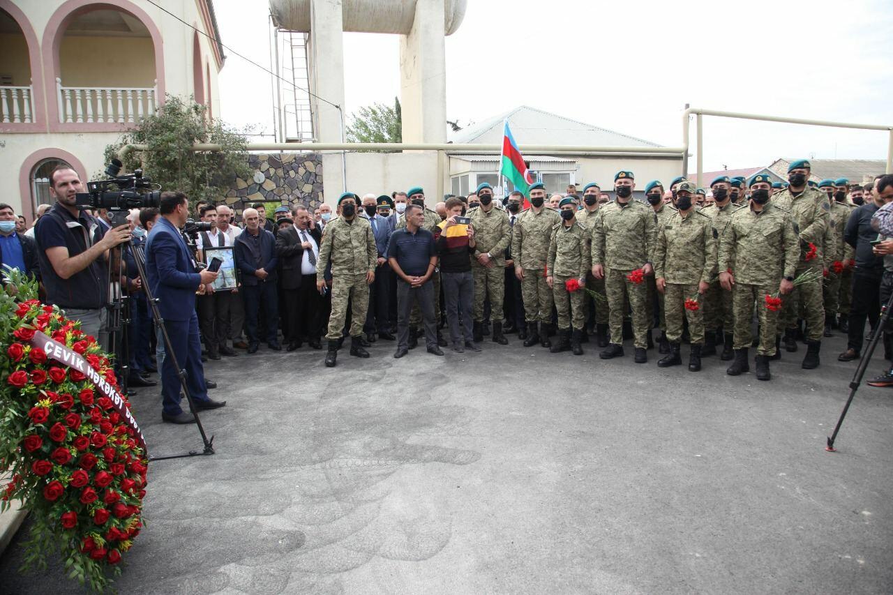 Şəhid Ceyhun Nəhmətovun doğum günü münasibətilə məzarı ziyarət edilib, adına bulaq açılıb