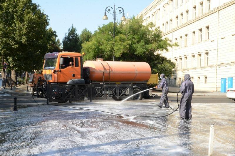Масштабная дезинфекция на улицах Баку