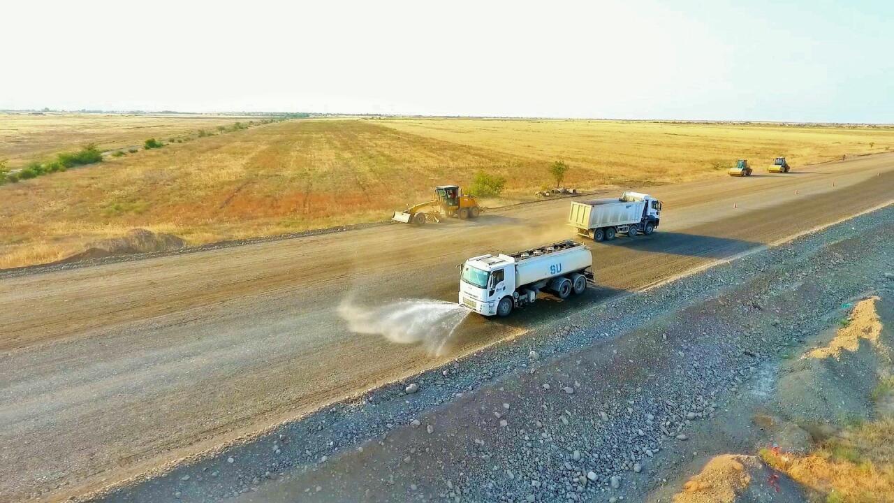 Продолжается строительство автодороги Барда-Агдам