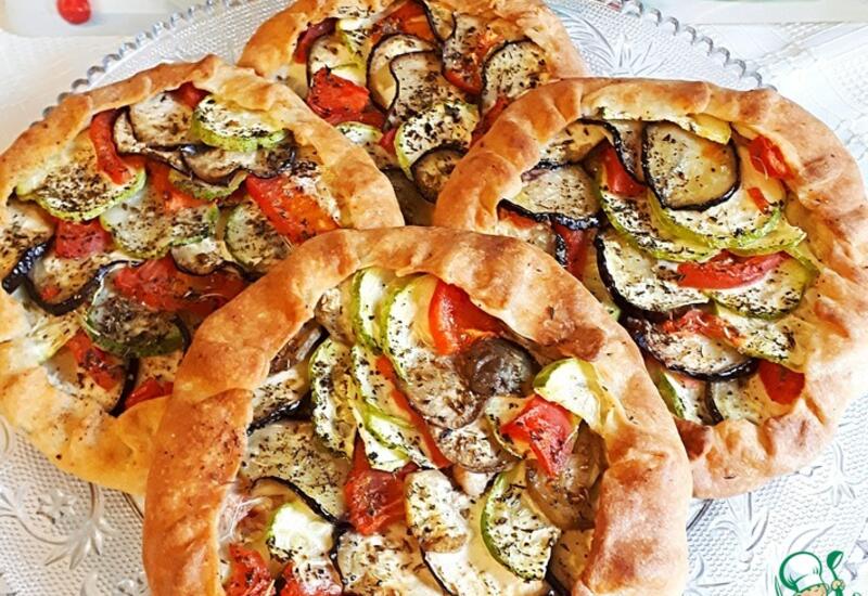 Пирог с индейкой и овощами