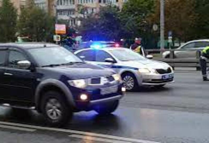 В Москве водитель сбил таксиста и пассажира и скрылся с места аварии